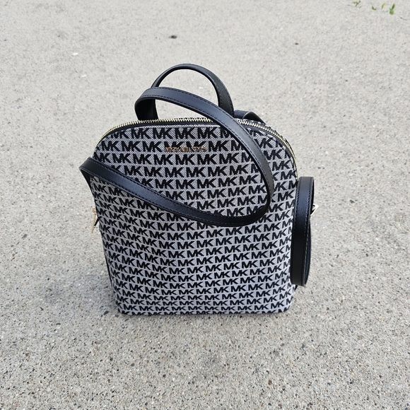 New Michael Kors Cindy backpack medium - Picture 7 of 14